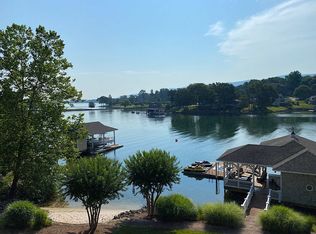 120 Island View Dr, Penhook, VA 24137