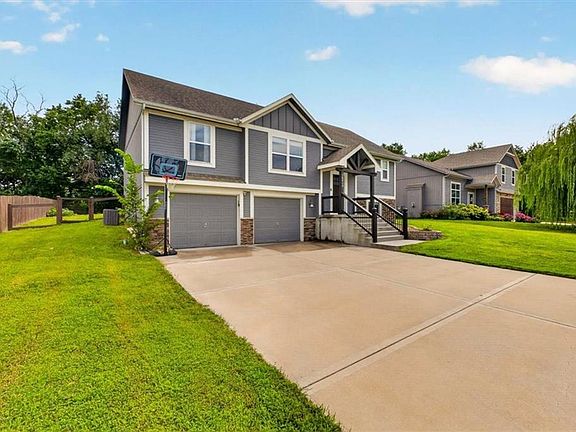 3rd image of 16913 Juniper Dr