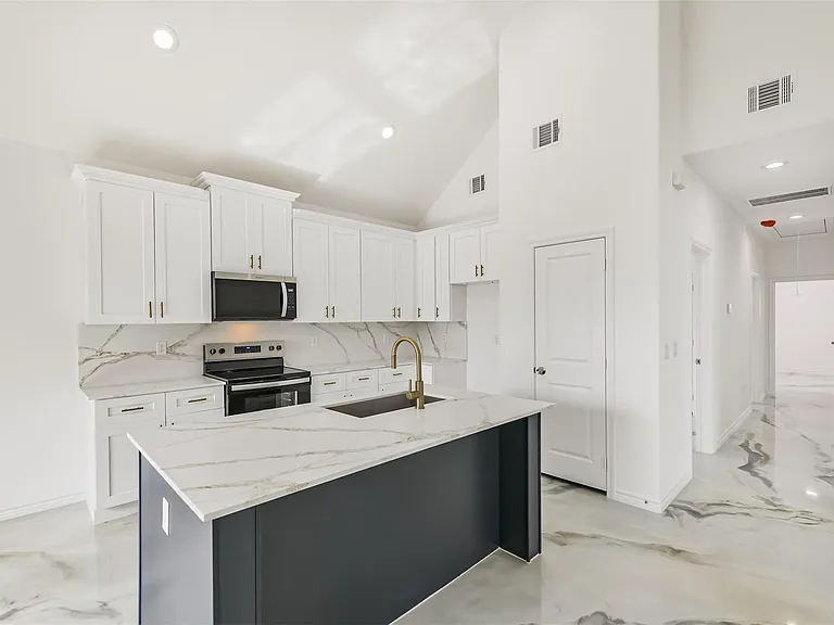 16922 W Forrestal — Photo 7