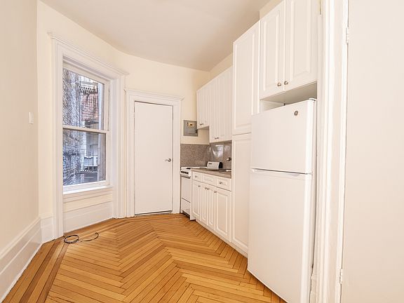 4th image of 26 W 27th St APT 43