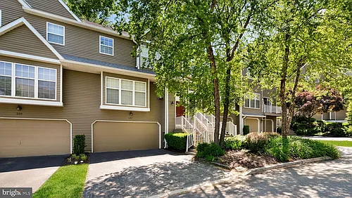 137 Weybridge Dr Photo 1