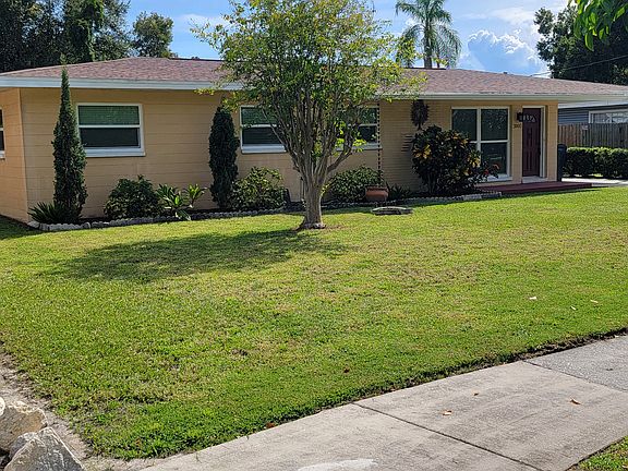 It's a great neighborhood with great neighbors. Large lots are a plus for a growing family or professionals wanting a quiet home setting.