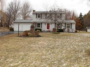 24 Whippletree Rd, Fairport, NY 14450