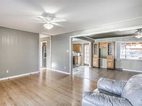 3rd image of 732 Mary Jo Ln