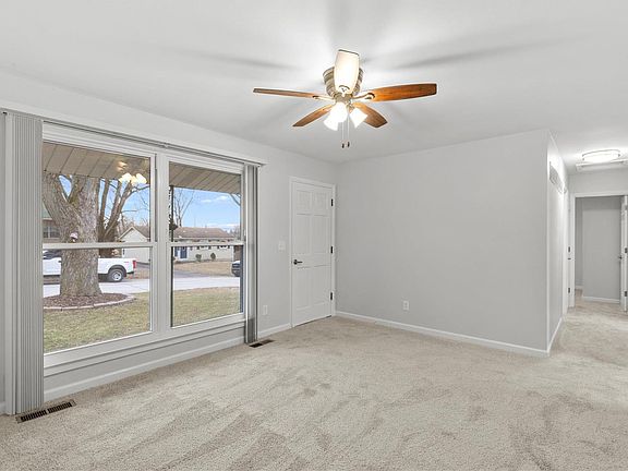 3rd image of 5211 Ville Cecelia Ln