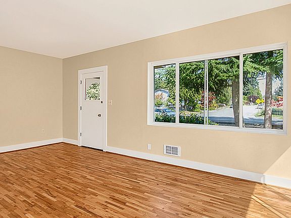 3rd image of 17318 Spruce Way
