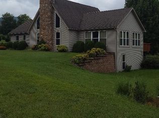 5427 Whispering Wind Dr, Salem, VA 24153