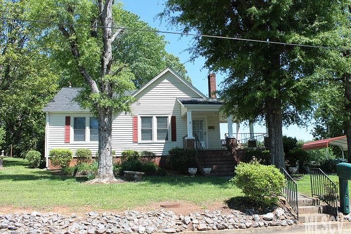 1st image of 9 Woods Dr