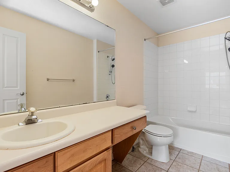 13235 Holly St #E — Photo 11