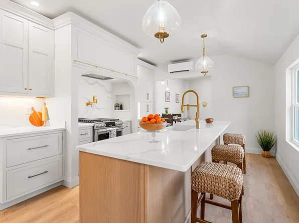 22 River Locks Road, Kennebunk, ME 04043