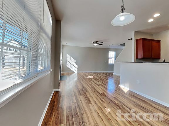 4th image of 1304 Lombar St