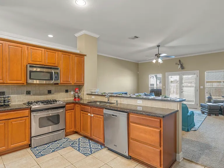 2213 Shumark Trl — Photo 6