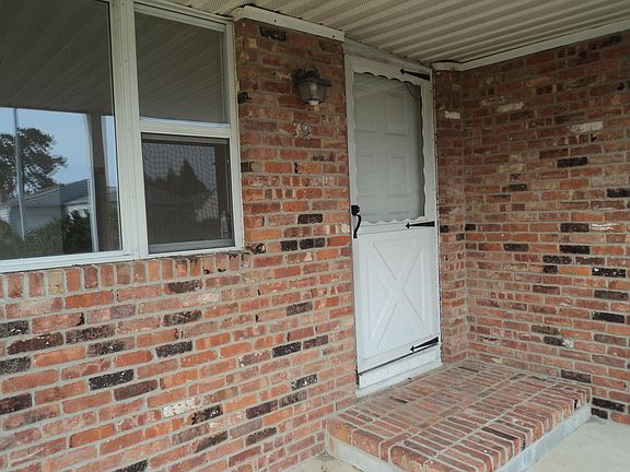3rd image of 39 Noranda St