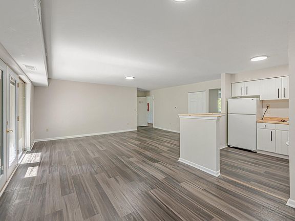 2nd image of 100 Brooklane Dr APT B306