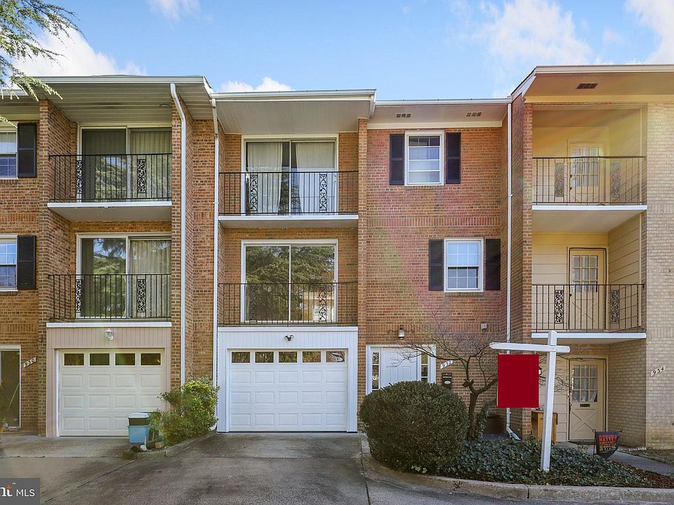 1st image of 932 S George Mason Dr
