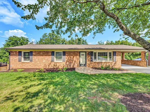 716 Arcadia Cir, Vinton, VA 24179