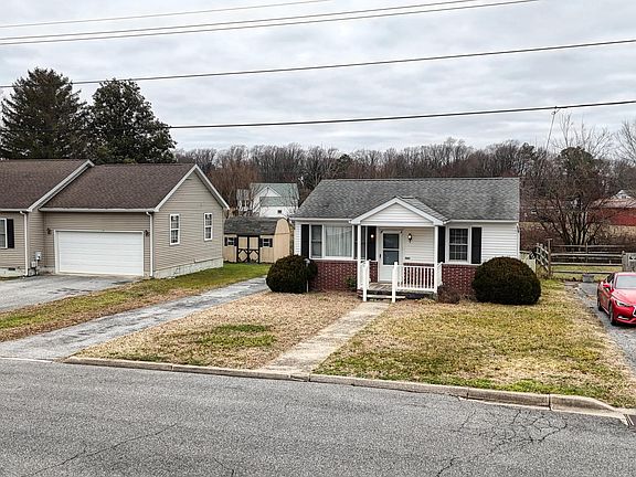 4th image of 500 N Smith Ave