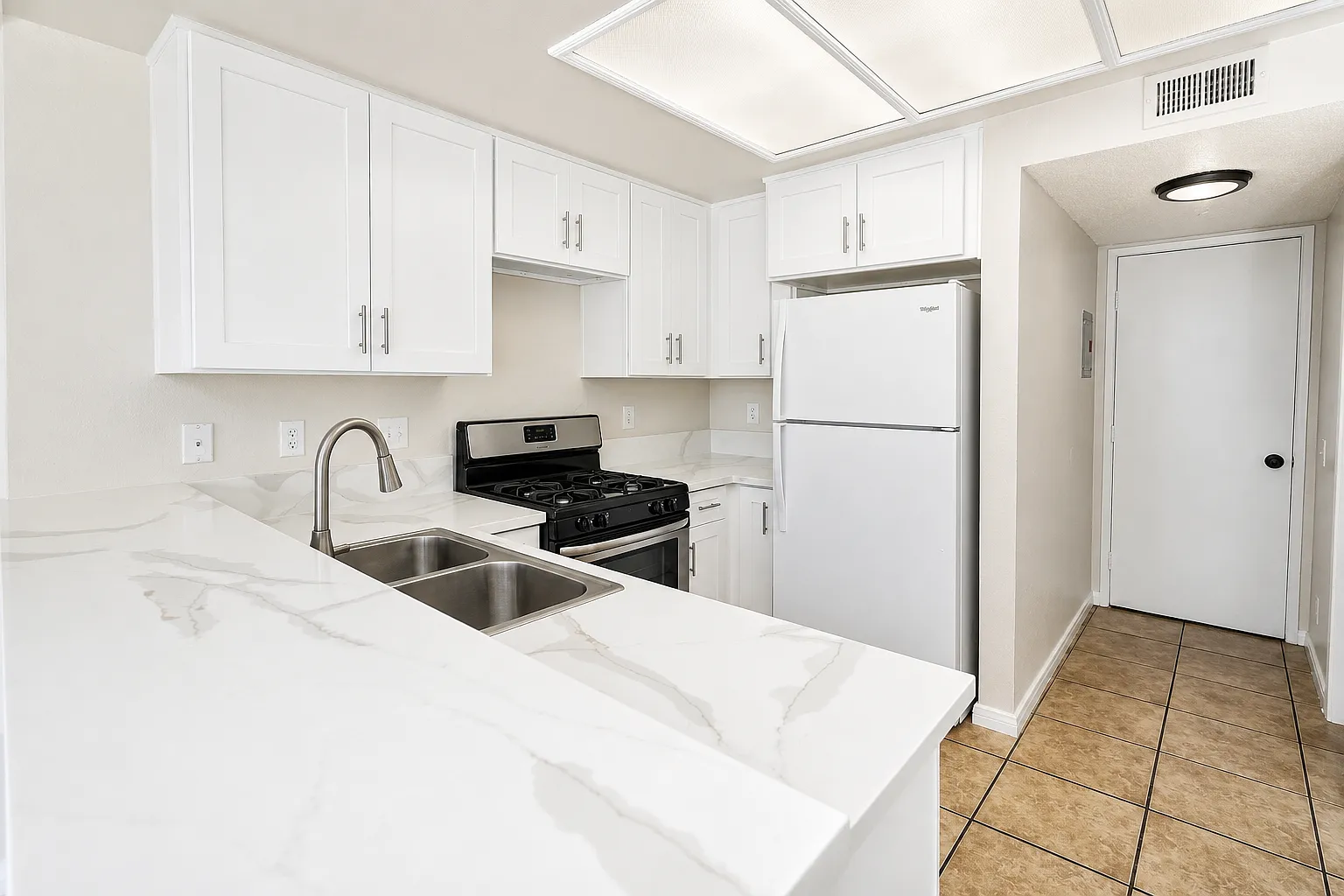 2 bed, 1.5 bath, 1082 sqft, $2,525 — Photo 3