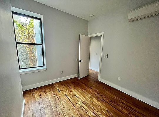 4th image of 323 Putnam Ave #3R