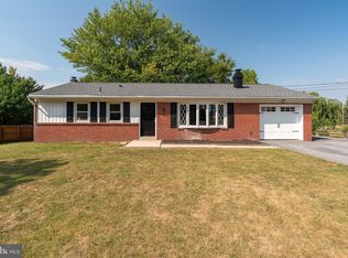 32 Amanda Ave, Leola, PA 17540