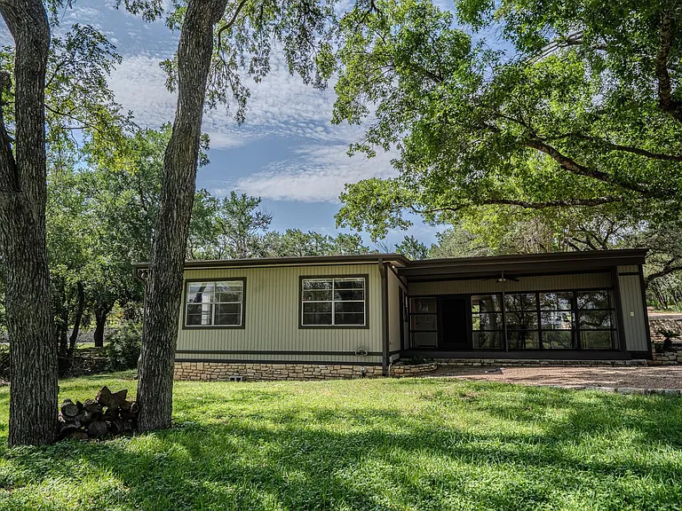 16013 Edwards Dr — Photo 4
