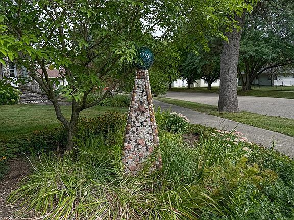 51st image of 200 N Park St