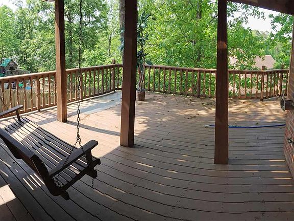 Lower deck