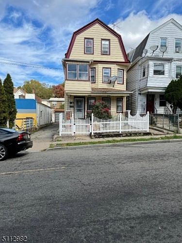 2nd image of 499 Tremont Ave