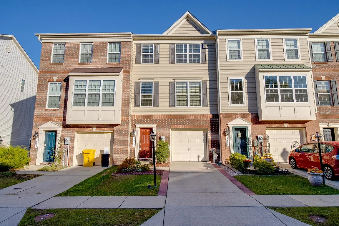 4 bed, 3.5 bath, 2200 sqft, $3,100 — Photo 1