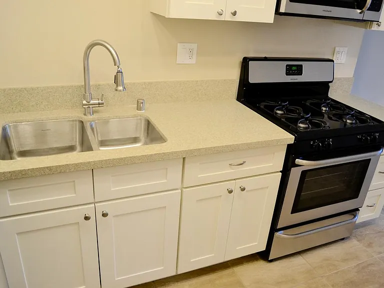 15551 Boleyn Cir #B — Photo 6