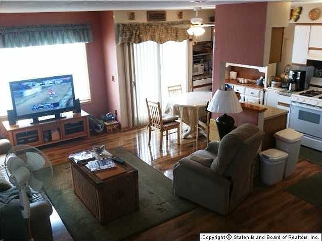 2nd image of 22 Simmons Ln