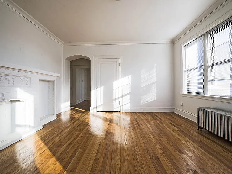 1704 W 77th St — Photo 15