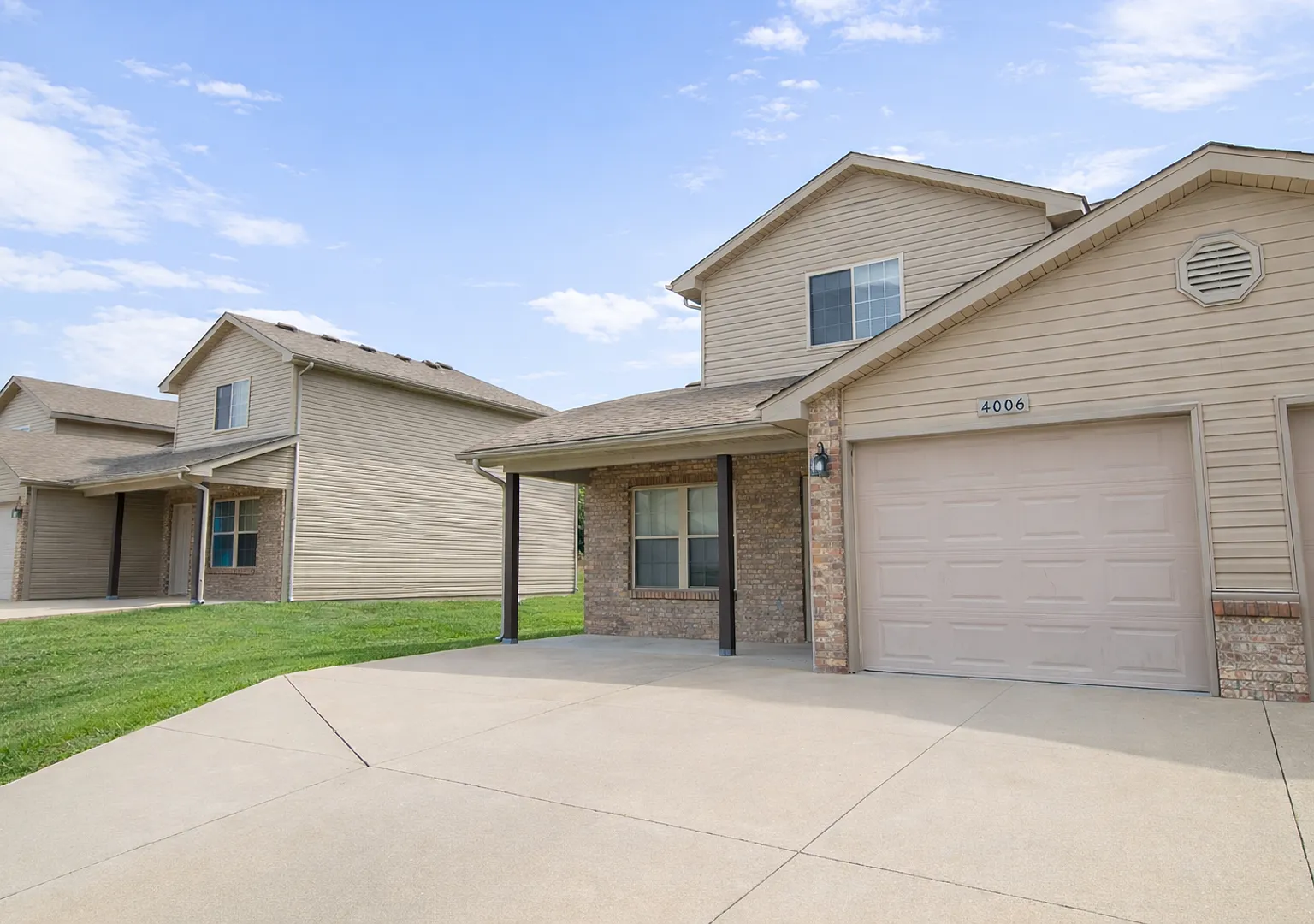 Vanderveen Duplex — Photo 1