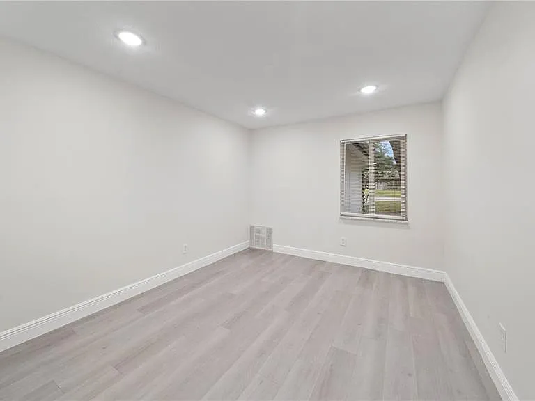 2662 Derbyshire Rd — Photo 18