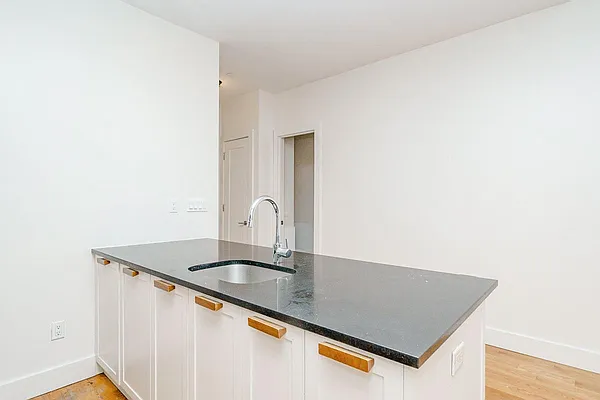 Rented by MySpaceNYC | media 28