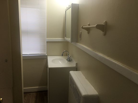 2nd image of 984 Main St #D