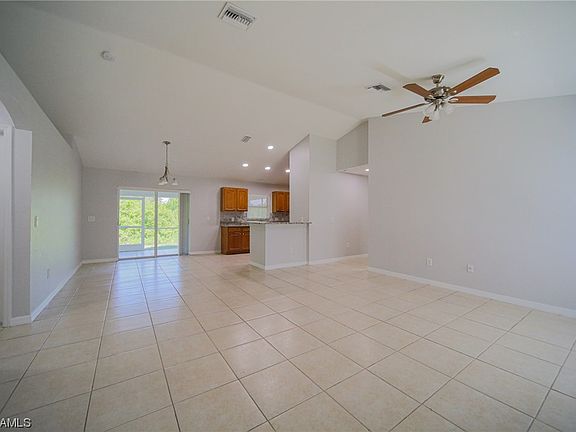 5th image of 304 Radford Ave