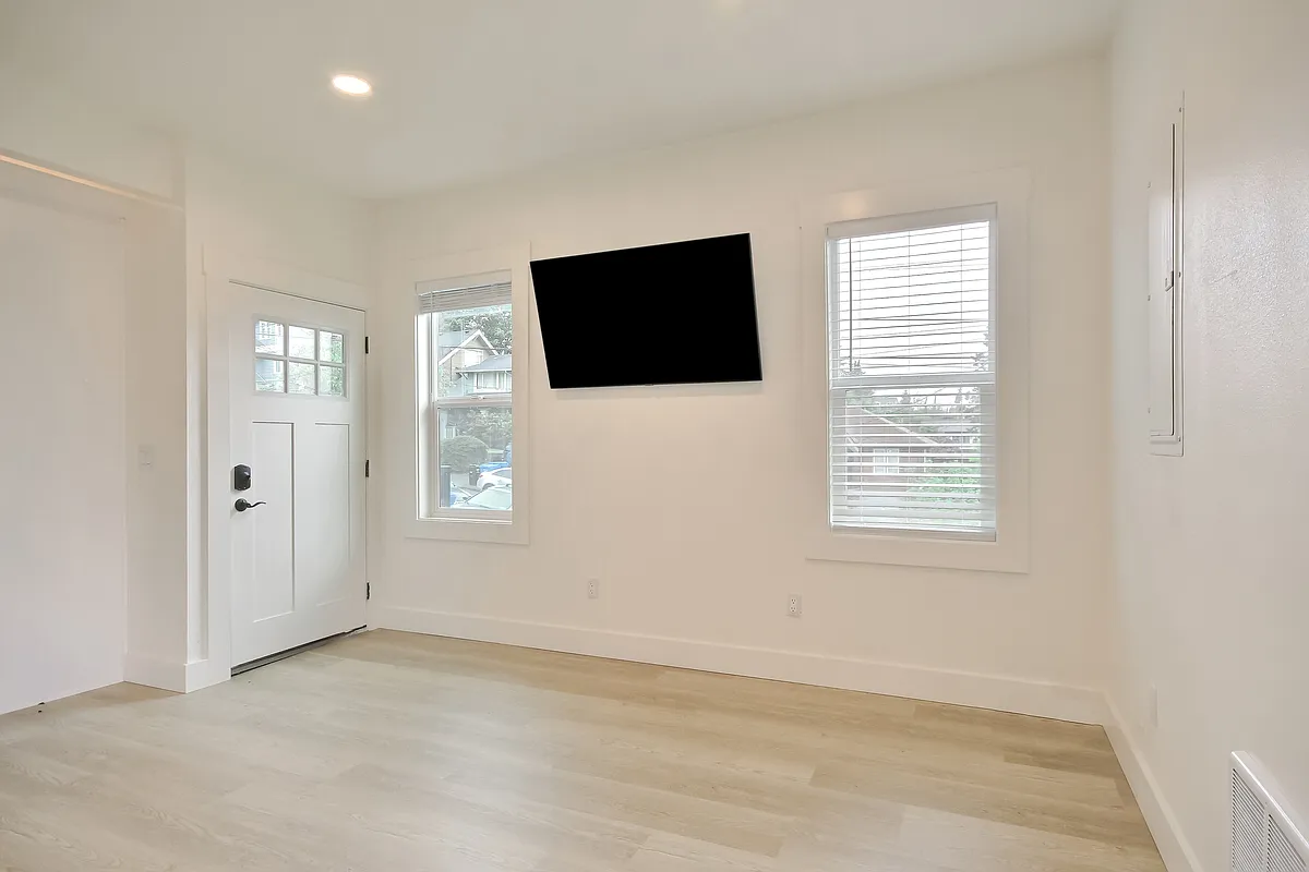 Building Photo - 349 NE 51st St #C
