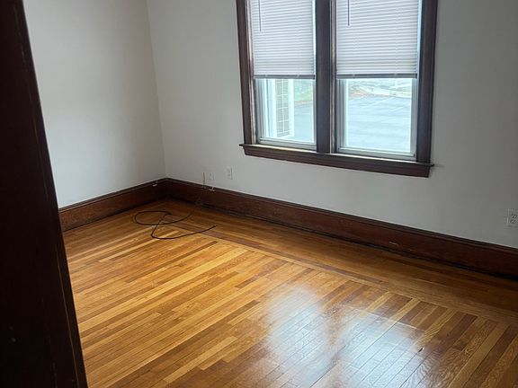 4th image of 4 Stafford Rd #2