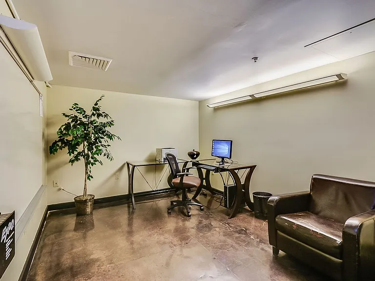 114 W Adams St #610 — Photo 50