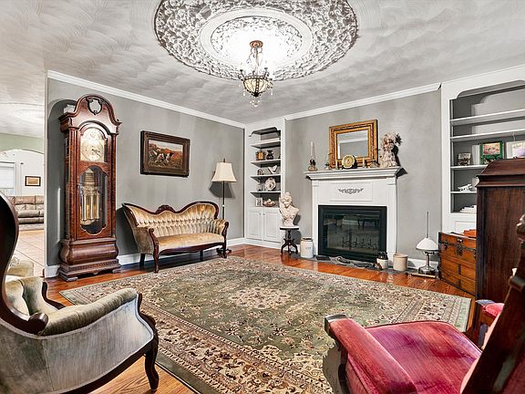 5th image of 340 Crandall Dr