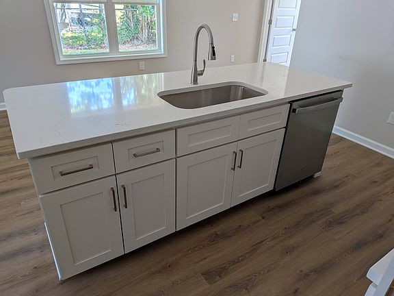 4th image of 707 Trotter St
