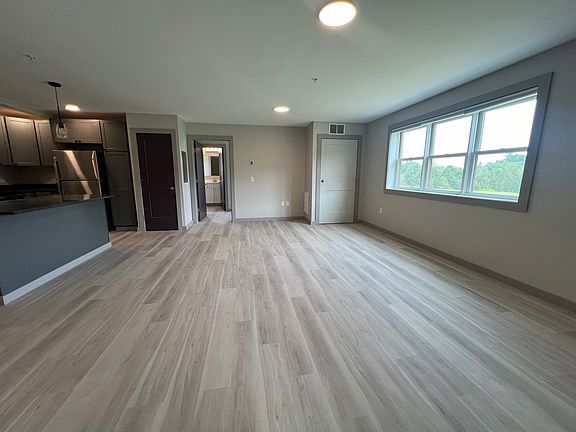 3rd image of 1650 Mountain Rd #306