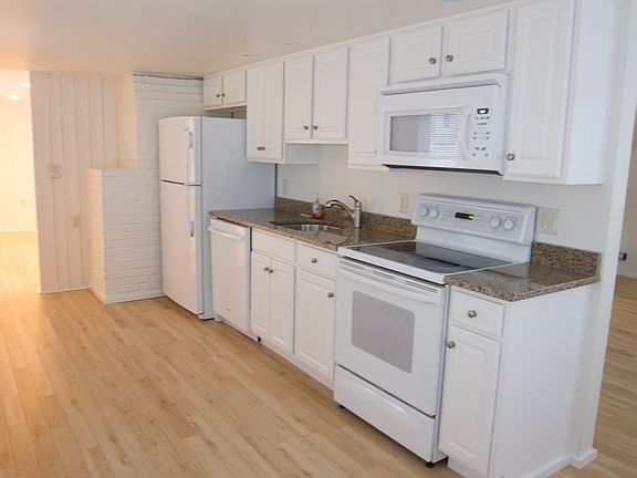2nd image of 208 Cranberry Ln