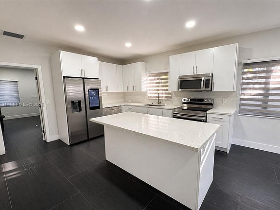 5th image of 68 NW 47th St