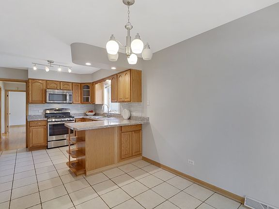 4th image of 3521 N Ozark Ave