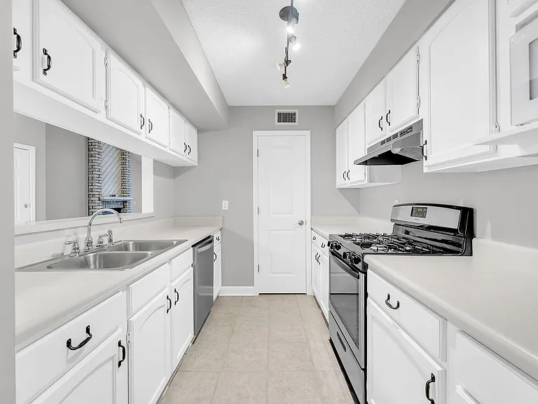 3930 Balsam Dr — Photo 10