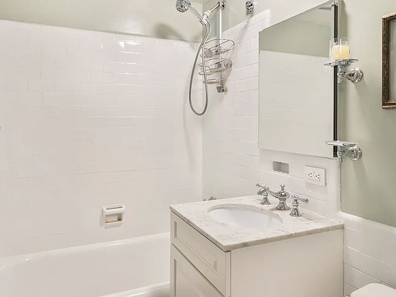 3rd image of 25 Tudor City Pl APT 1618