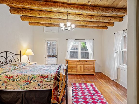 3rd image of 556 1/2 Garcia St