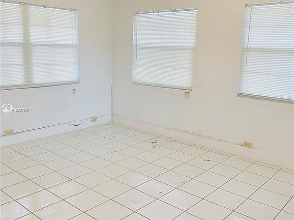 5th image of 251 NE 27th St #1